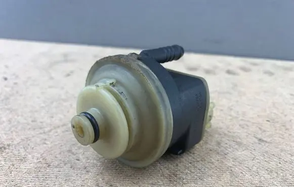 BMW 5 F10 F11 Fuel filter heater 8517897 13328517897 13328572519