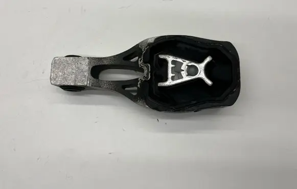 Citroen DS4 Engine mount bracket 9811786680