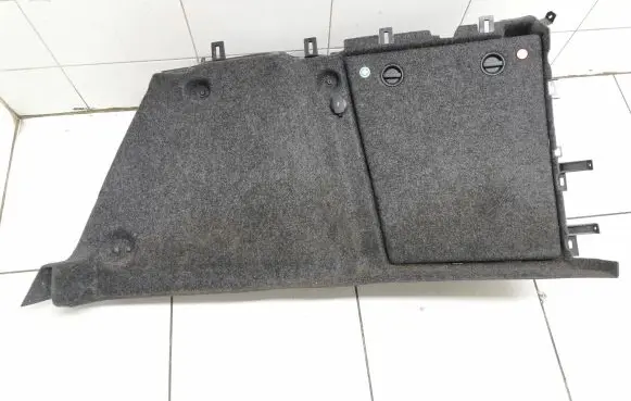 Skoda Octavia Mk2 (1Z) Trunk/boot side trim panel 1Z9867428M 1Z0881628