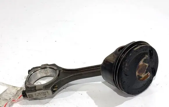 KIA Sportage Piston with connecting rod G4FD