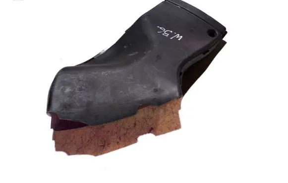 Audi A4 S4 B6 8E 8H Air intake duct part 8E0129618E
