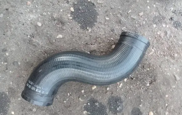 Mercedes-Benz Vito Viano W638 Intercooler hose/pipe A6385282882