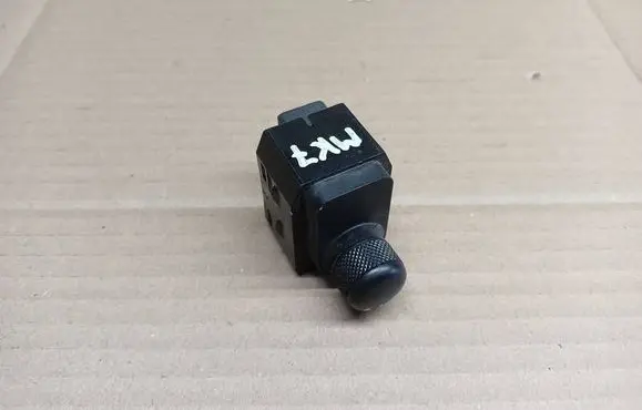 Suzuki Swift II Wing mirror switch