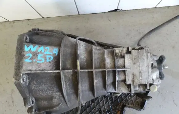 Mercedes-Benz E W124 Manual 5 speed gearbox 717411