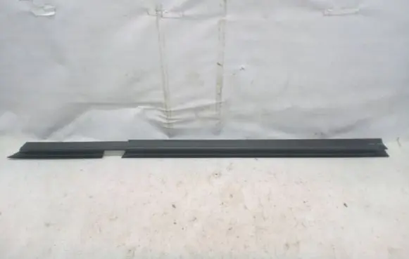 BMW 3 G20 G21 Rear door glass trim molding 7407422