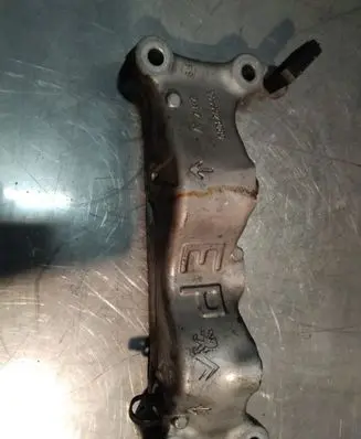 Citroen C4 I Picasso Engine mounting bracket 9655923080
