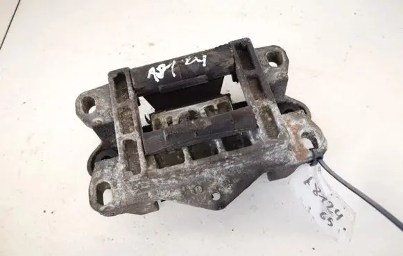 Ford Mondeo Mk III Engine mount bracket 7s717m122 7s71-7m122