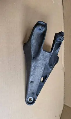 Volkswagen Transporter - Caravelle T5 Engine mounting bracket 7H0199370B 7H0199370F