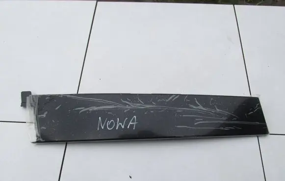 Ford Focus ST Front door glass trim molding BM51A20899
