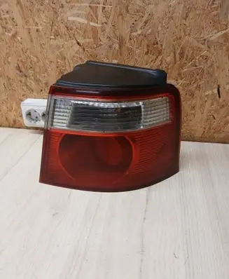 KIA Carens I Rear/tail lights E138368