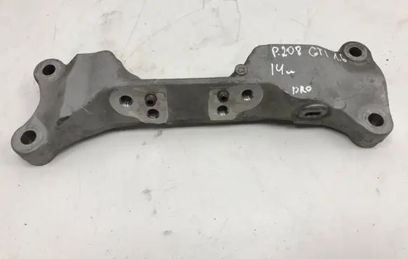 Peugeot 208 Engine mounting bracket 9654165780