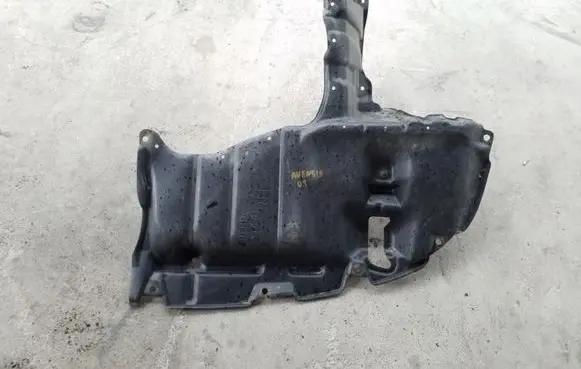 Toyota Avensis T220 Engine splash shield/under tray 51441