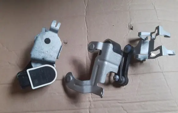 Mercedes-Benz E W213 Front air suspension height level sensor A0009053704 A2139051902 A2139053302