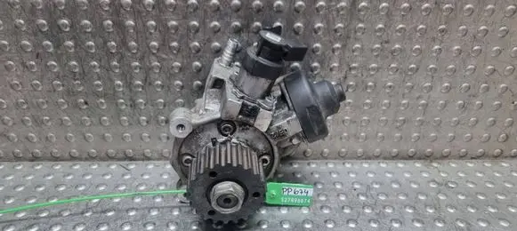 Audi Q3 8U Fuel injection high pressure pump S27698674 04L130755D