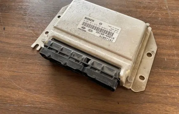 KIA Sorento Engine control unit/module 0281011579