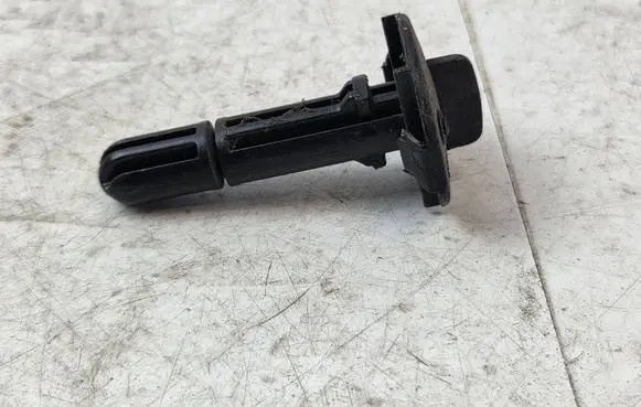 Nissan NV300 Radiator mount bracket 