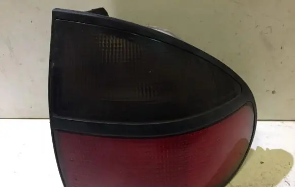 Renault Laguna I Rear/tail lights 7700320051 valeo2225