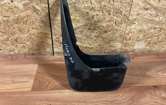 Peugeot 307 CC Rear mudguard 
