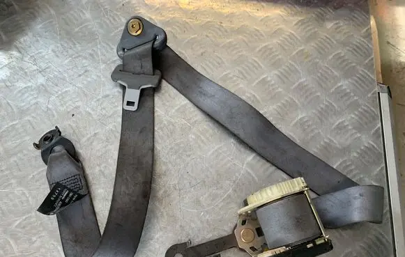 Renault Clio I Front seatbelt 33012390 436756B 14799