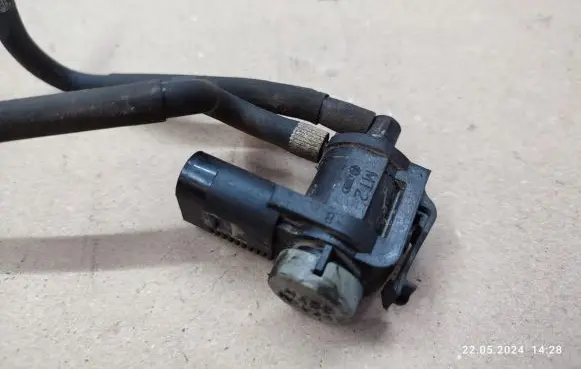 Audi Q7 4L Turbo solenoid valve 1K0906283A