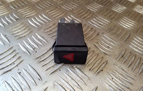 Volkswagen PASSAT B5 Hazard light switch 3B0953235B