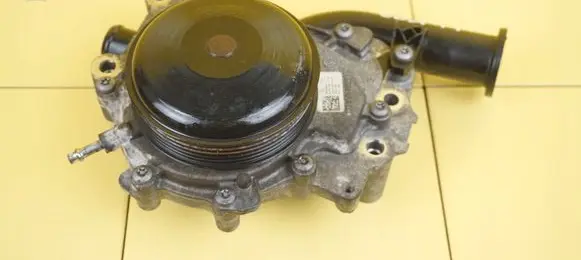 Mercedes-Benz E W212 Water pump A6512007701 651925