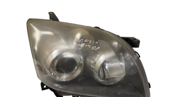 Toyota Avensis T270 Headlight/headlamp