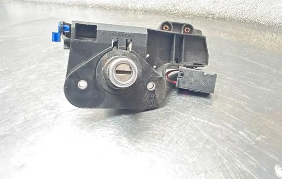 Opel Corsa C Tailgate exterior lock 90534783 90534785 90534784