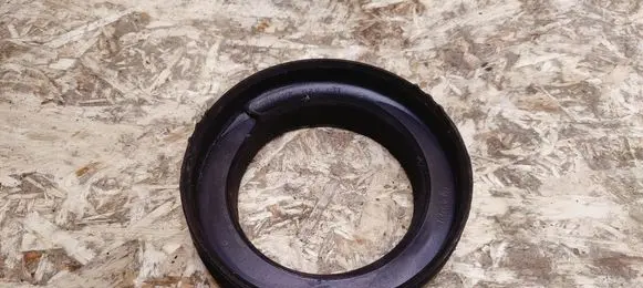 Mercedes-Benz 380 560SEC C126 Rear coil spring rubber mount 1153252444