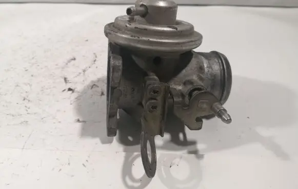 Skoda Octavia Mk1 (1U) EGR valve 06B133062M 038131501E