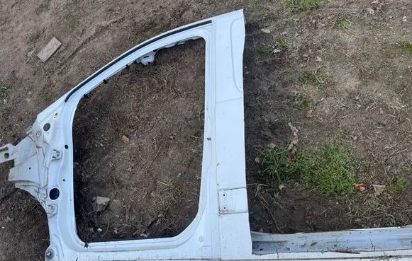 Peugeot Expert Front sill (body part) 