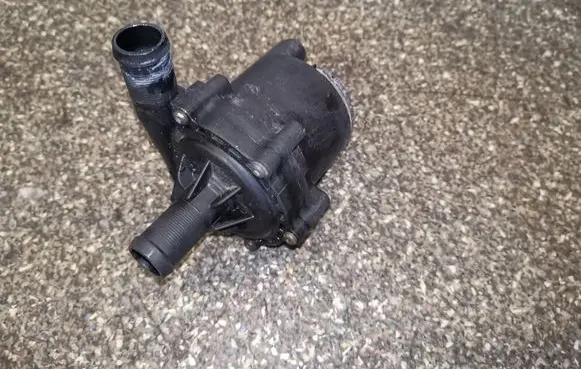 Nissan Leaf I (ZE0) Electric auxiliary coolant/water pump