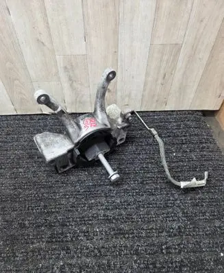 BMW 5 G30 G31 G38 Gearbox mount 6862578 22549810 181024002405