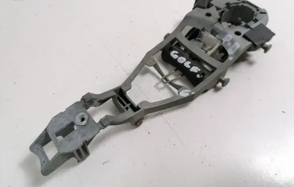 Volkswagen Golf VI Front door exterior handle/bracket 1K0837886A