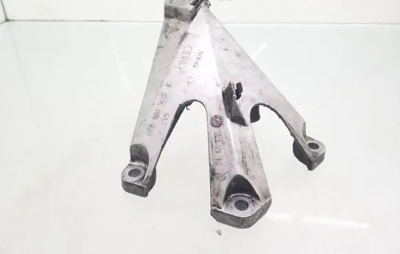 Audi A4 S4 B6 8E 8H Engine mounting bracket 8E0199307F