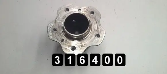 Rear wheel hub