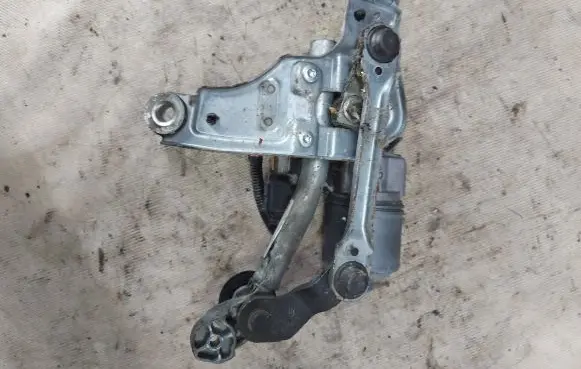 Front wiper linkage and motor