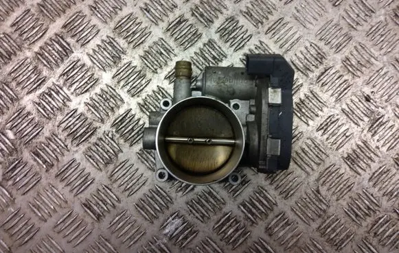 BMW 5 F10 F11 Throttle valve 7597871