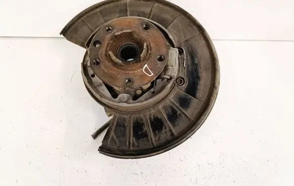 Rear wheel hub