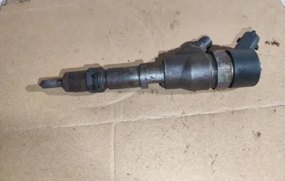 Fuel injector