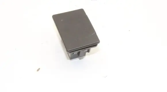Nissan Leaf I (ZE0) AUX in-socket connector 