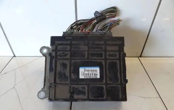Mitsubishi Galant Engine control unit/module MR420431