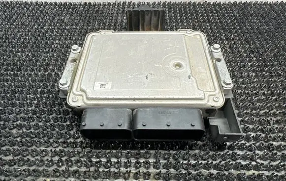Volvo V60 Engine control unit/module 31331540