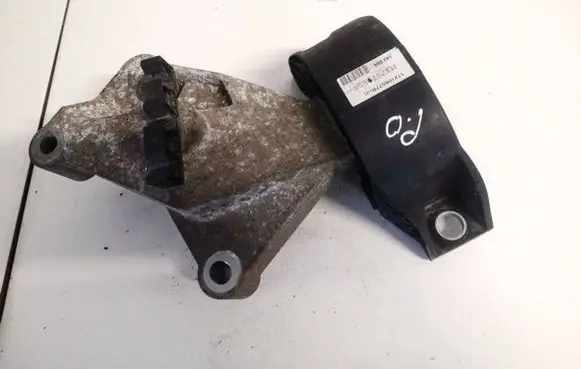 Dacia Sandero Engine mount bracket 112106577r 143964