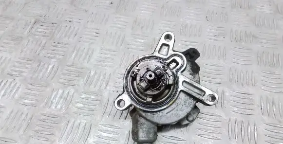 Volvo S60 Vacuum pump 30731825