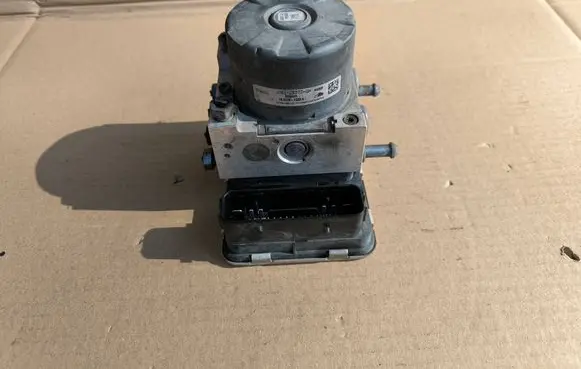 Ford Focus ABS Pump JX612B373GH