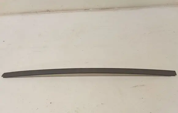 Nissan Primastar Front door window/glass frame 37103001