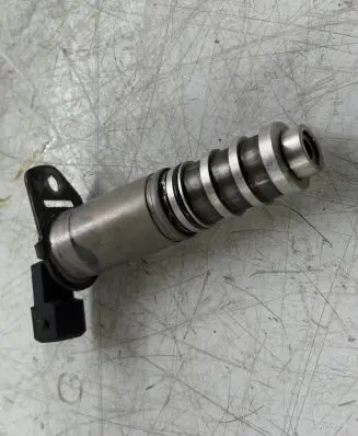 BMW 5 GT F07 Camshaft vanos timing valve 8605123