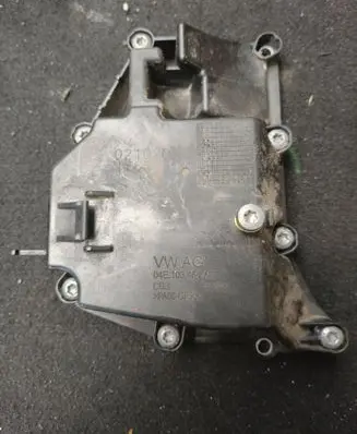Volkswagen Touran III Oil breather separator 04E103464AD