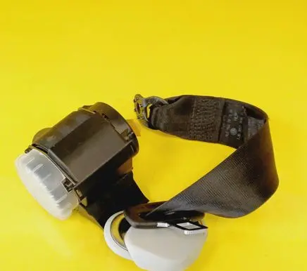 Rear seatbelt